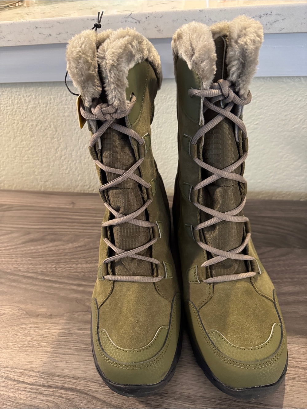 Columbia (RET $80) Olive Green Lace-Up Winter Boots with Faux Fur, Womens 11 - Picture 3 of 10